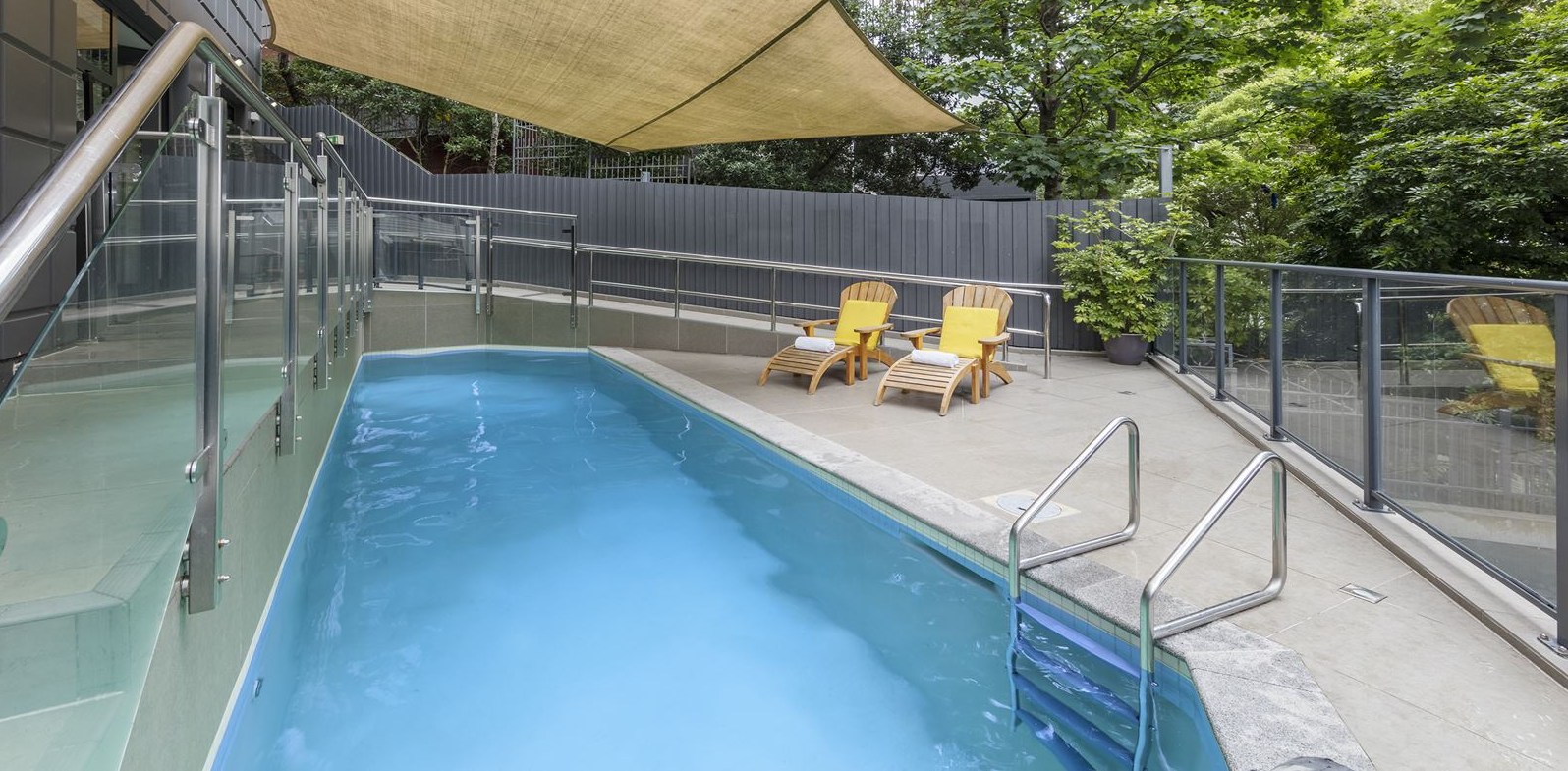 Waldorf St. Martins Apartment Hotel