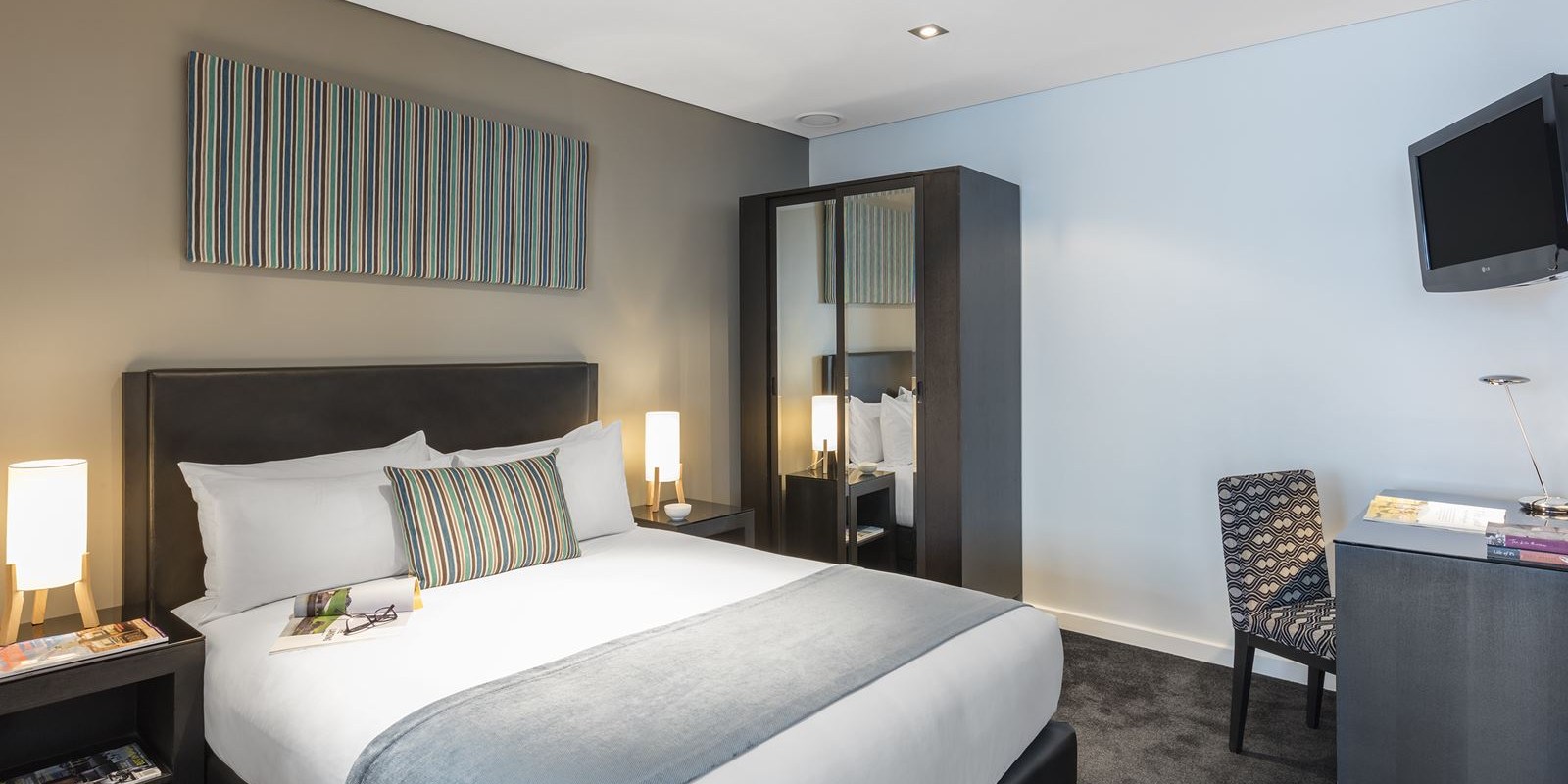 Waldorf Stadium Apartment Hotel