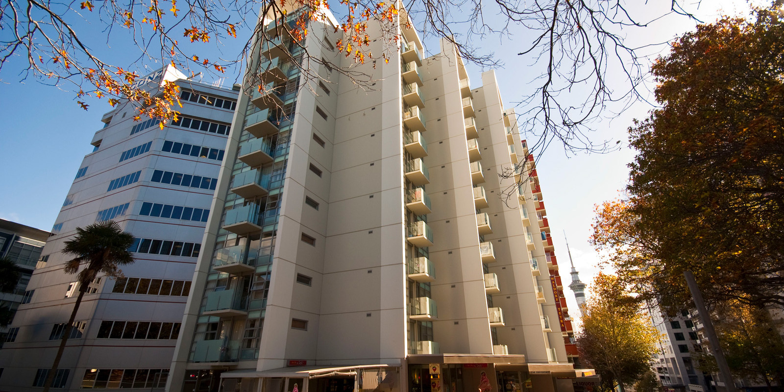 waldorf tetra auckland apartment accommodation exterior view skytower